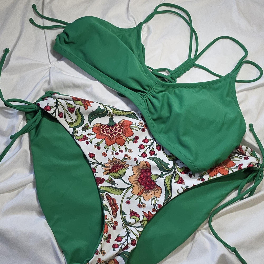 Cupshe Bikini Set – XL – Reversible Bottoms – Green Floral